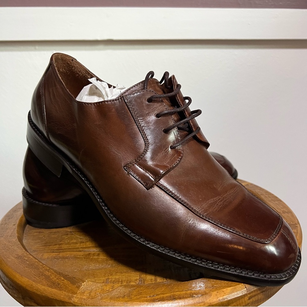 Men’s Brown Leather Oxford Shoes with Polished Finish